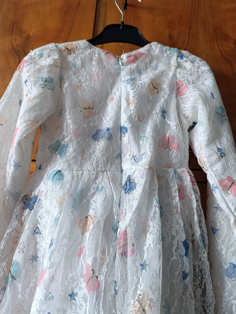 Koronkowa sukienka 122/128