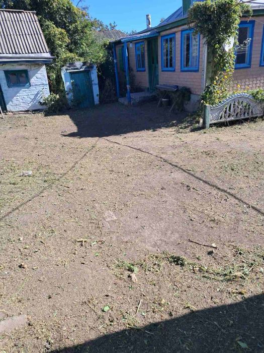 Продаєть дворище