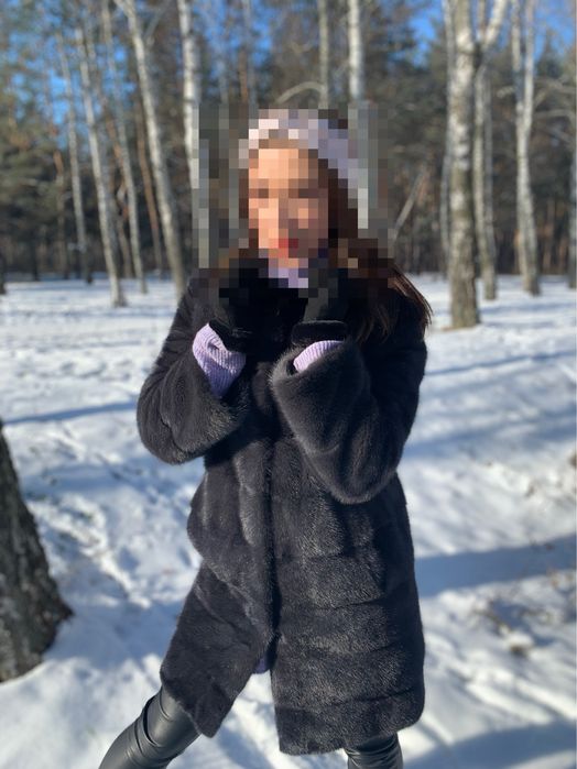 Норкова шуба з капюшоном