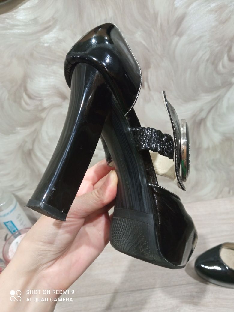 Туфли женские лаковые на каблуке, 36 р