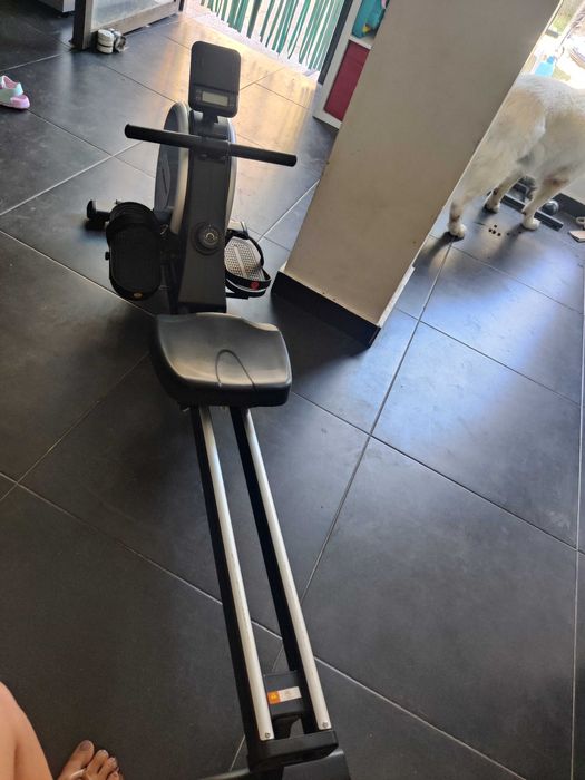 Máquina de remo como nova