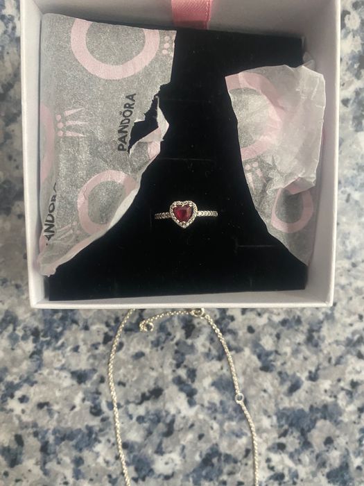 Anel pandora com colar
