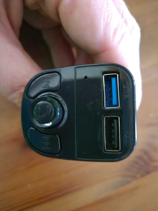 Transmiter FM bluetooth do auta