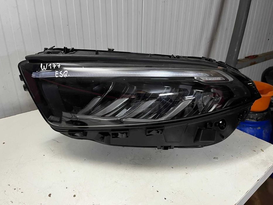 Farol esquerdo MERCEDES-BENZ A-CLASS (W177)