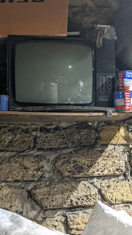 Продам старий телевізор в повністю робочому стані