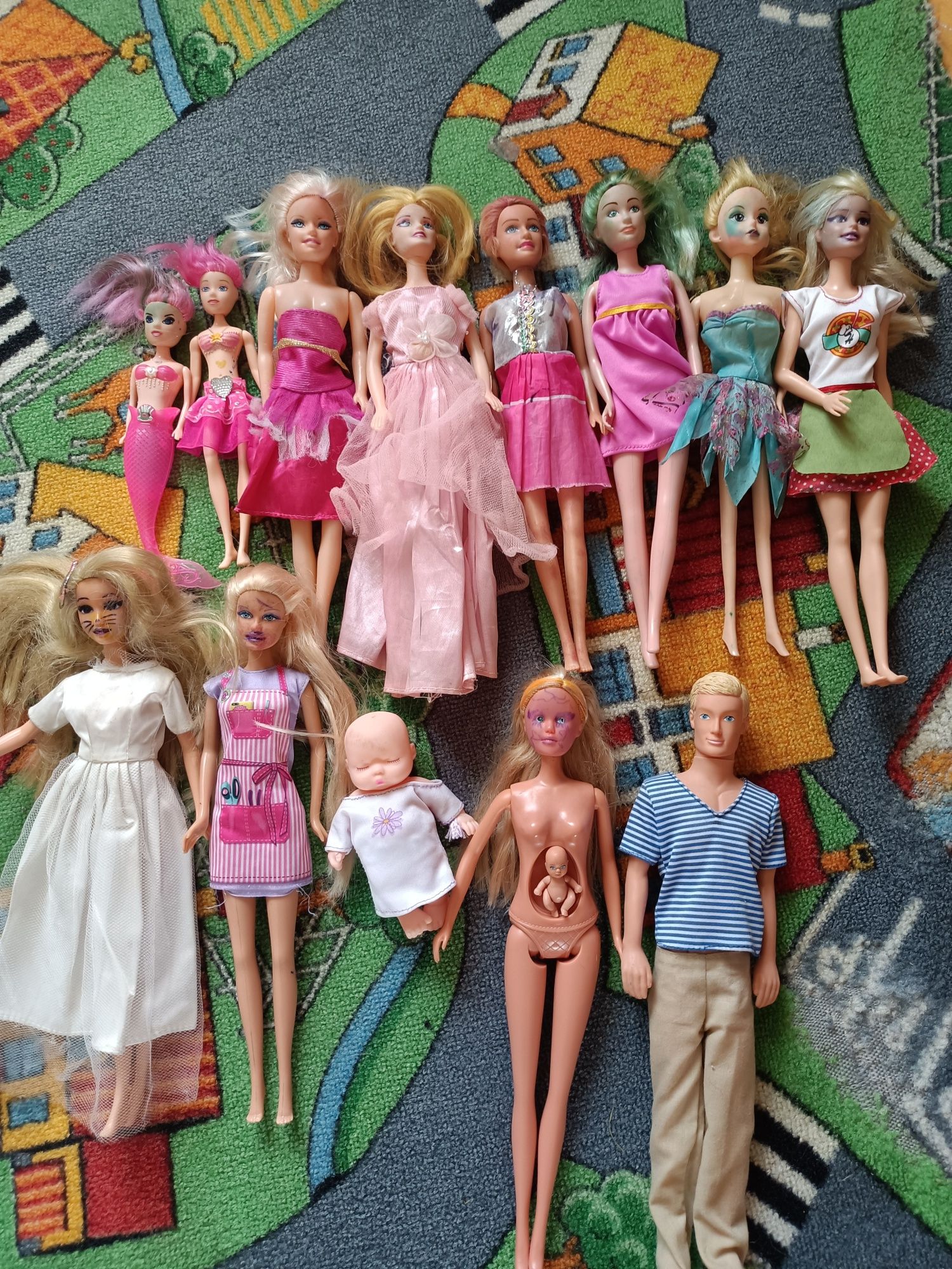 Sprzedam śliczne Lalki barbie 26 sztuk