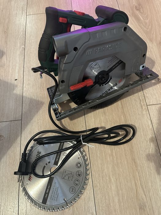 Piła tarczowa Parkside PHKS 1350 E4