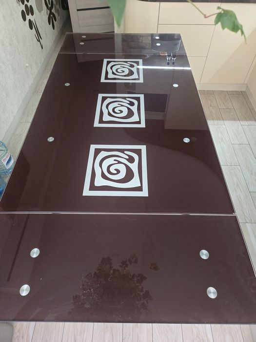 Продається стіл кухонийй.