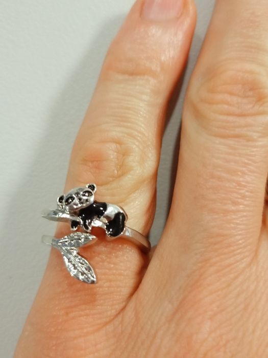 Pierścionek regulowany metalowy z misiem panda i listami