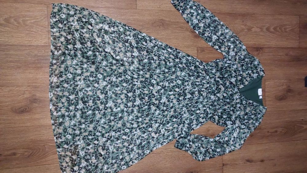 Продам платье 50й -52 размер