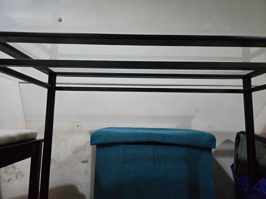 Mesa de jantar e cadeiras