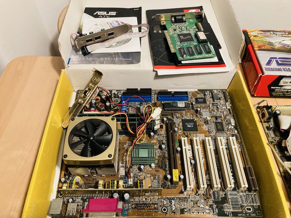 Vintage Hardware Lot from the 1990s/2000s64552858294274124