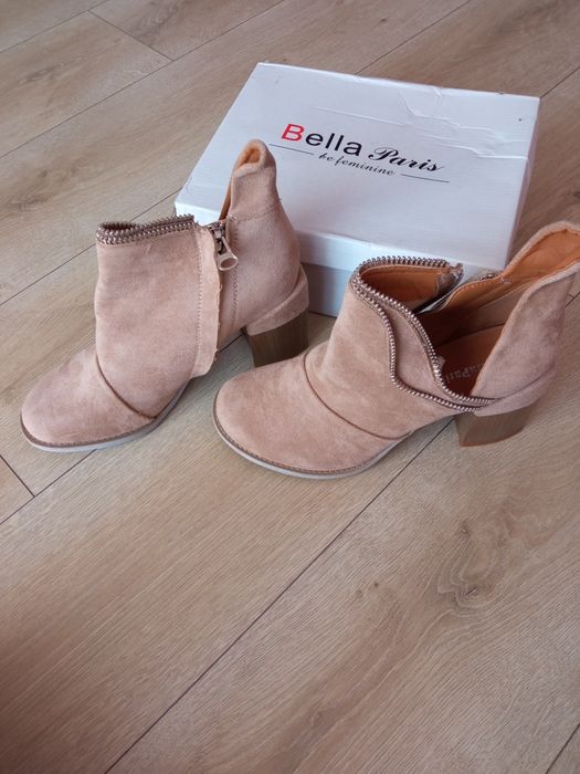 Buty botki zamszowe na słupku klocek Bella Paris