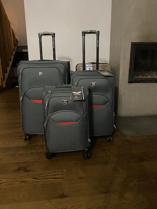 валіза чемодан від польського виробника на чотирьох колесах Wings