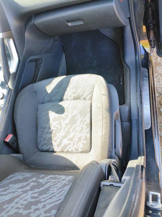 Peugeot 3008 1.6 HDi - Automático - Teto panorâmico - Impecável!