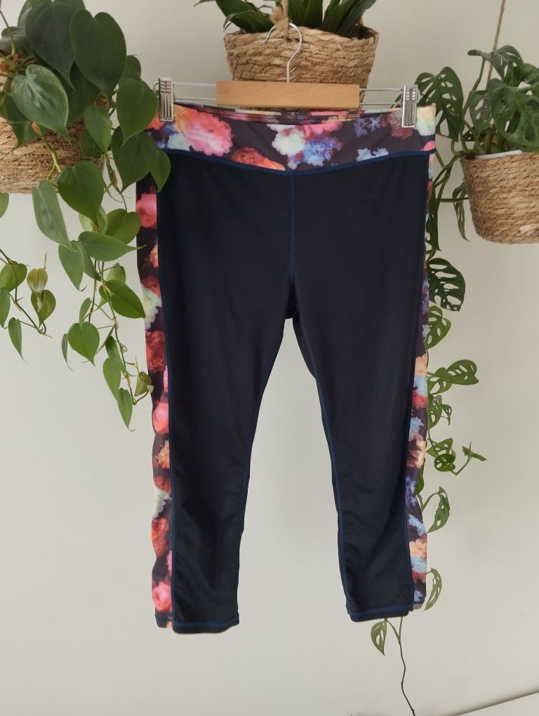 Legginsy sportowe, treningowe, do biegania 3/4 czarne, w kwiaty r. L 4