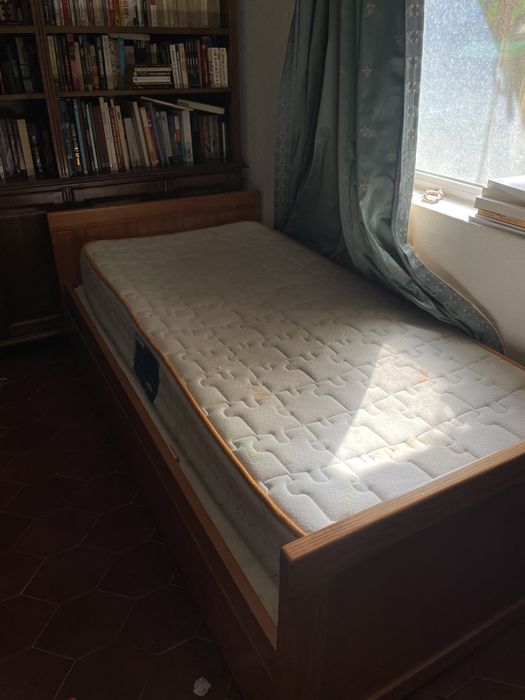 Cama solteiro com gaveta