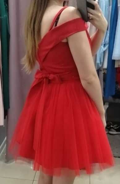 Czerwona sukienka tiulowa LACORIA r.M