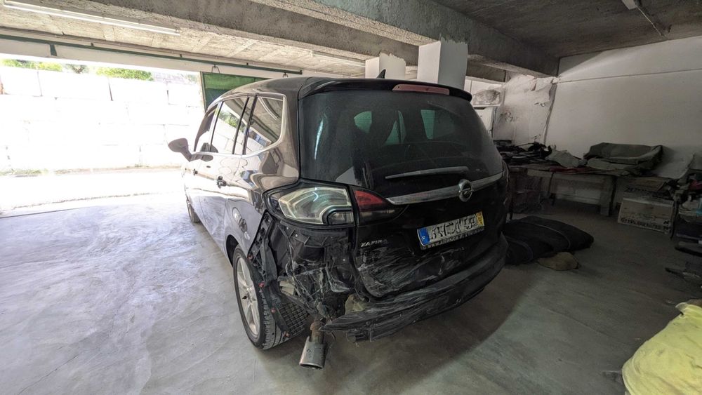 Vendo Opel Zafira C Tourer 2.0 165cv 2012 com documentos Motor A20DTH