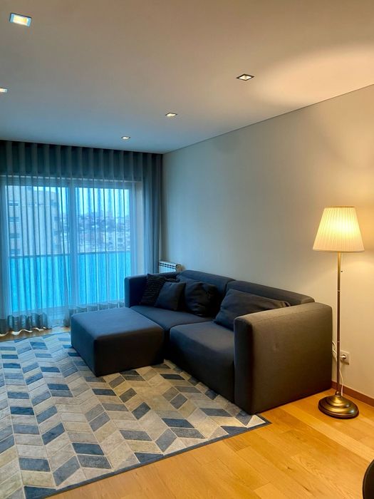 Sofá de 3 lugares com puff amovível