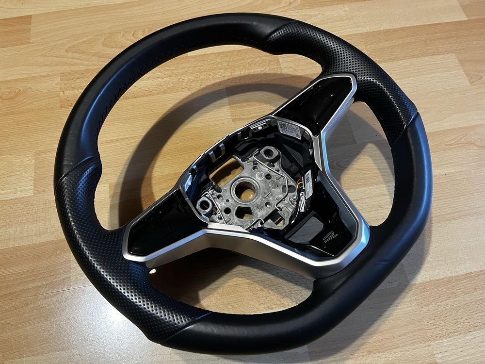 Idealna kierownica R-line VW Golf 8, Passat, Arteon, dotykowa 2020r