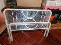 Cama de ferro individual