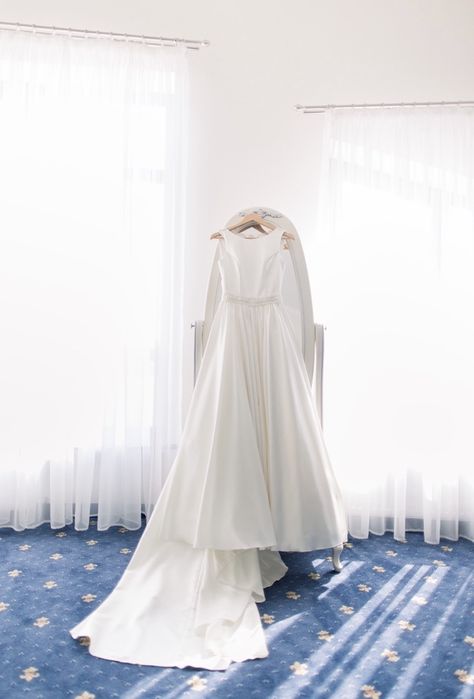 Продаю весільну сукню