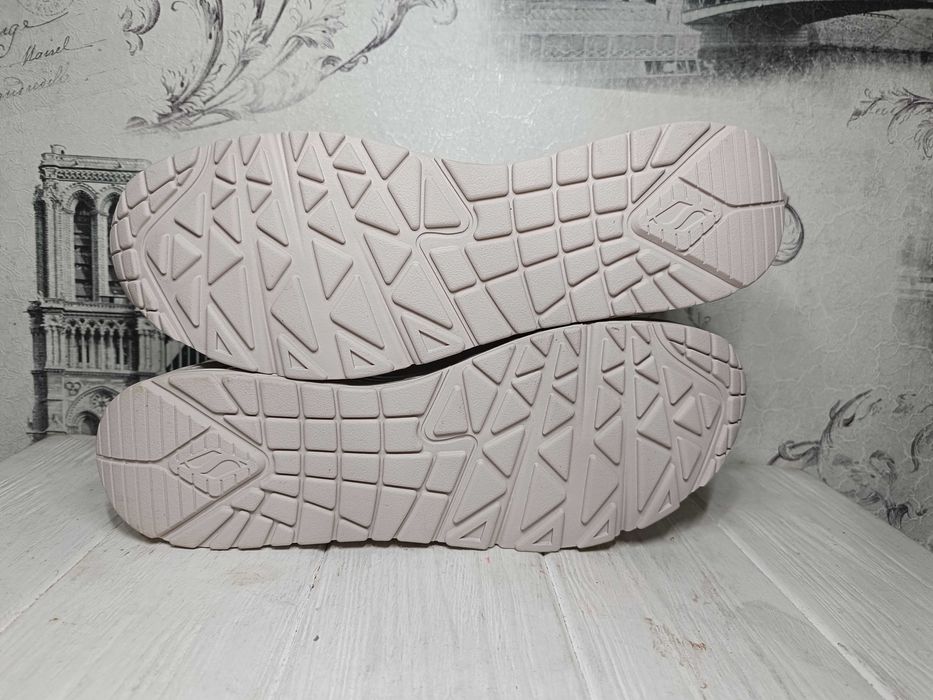 - Skechers Uno Stand On Air