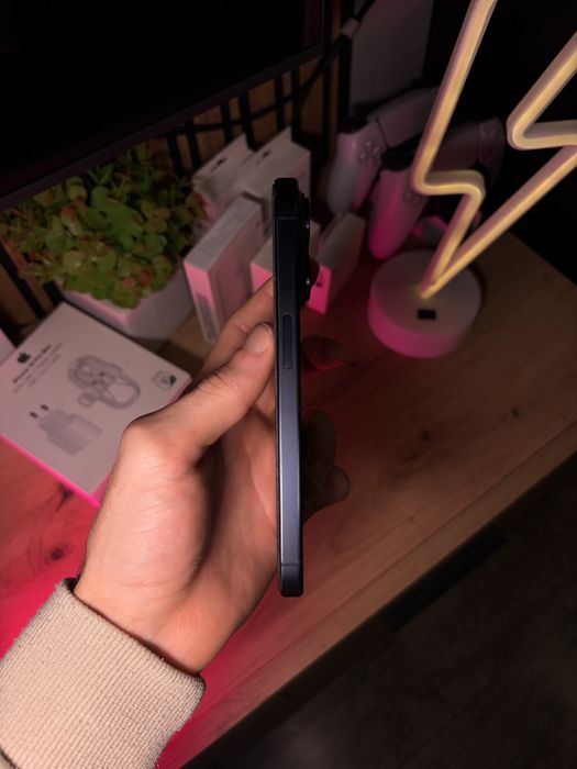 iPhone 15 Pro 256 Gb + Airpods 4 у подарунок + В бронеплівці