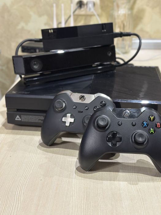 Xbox One (500GB) + Kinect 2.0 + 2 оригінальні геймпади| Повний комплек