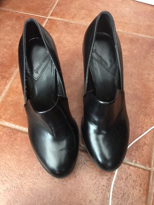 Sapatos pretos ( usado só uma vez) n37-38