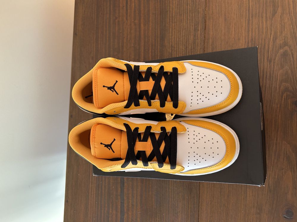 Jordan 1 low taxi