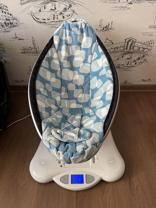 Заколисуючий центр mamaRoo, укачивающий центр, гойдалка шезлонг 4moms