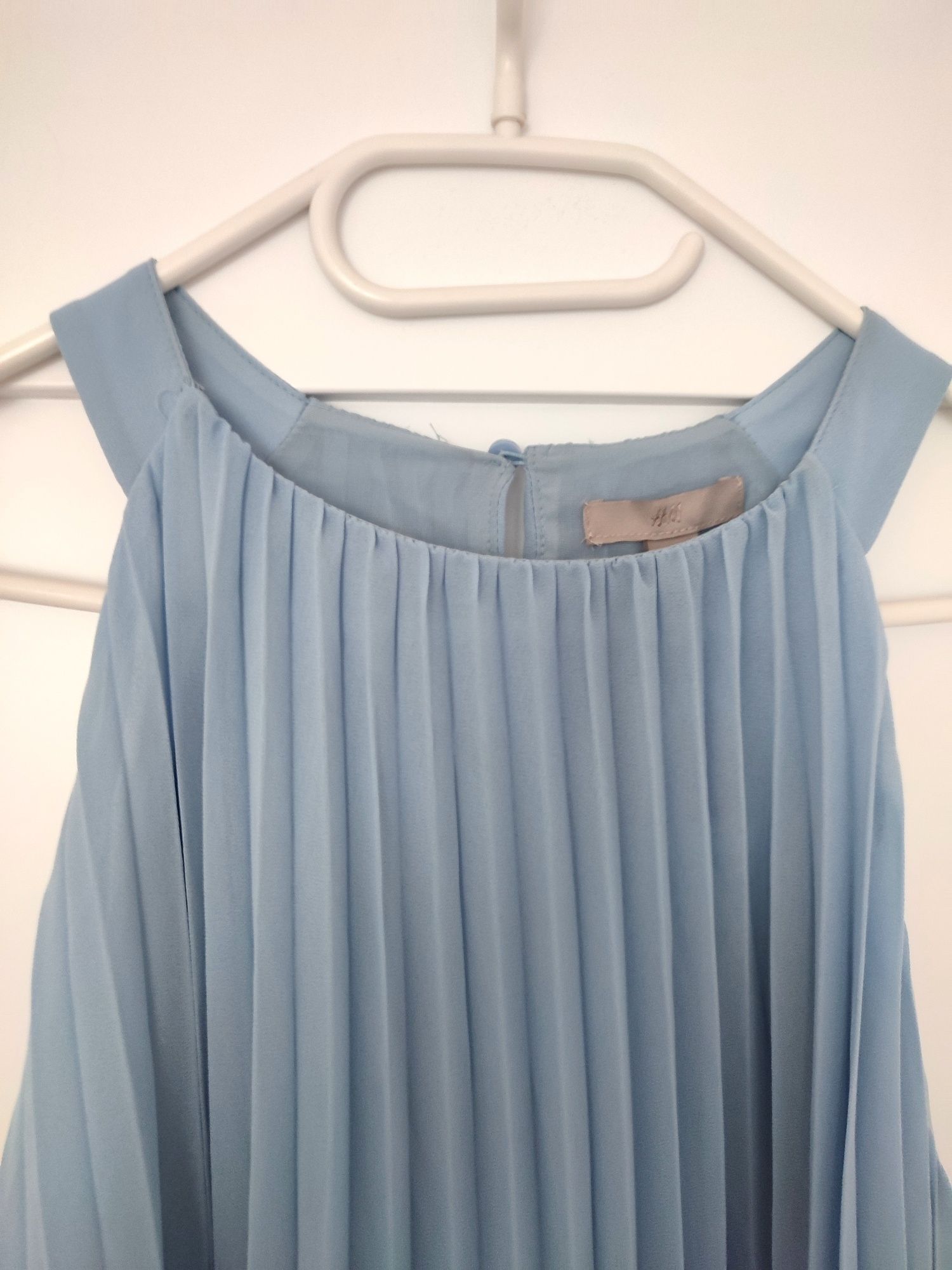 Błękitna plisowana sukienka H&M