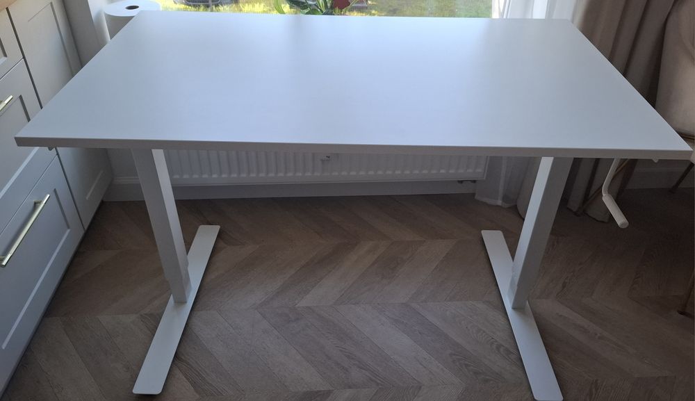 Biurko IKEA TROTTEN – regulacja wysokości, jak nowe!