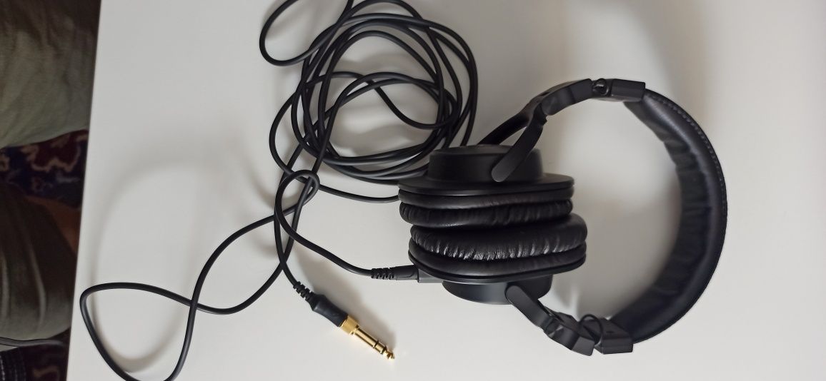 Auscultadores de estúdio Yamaha HPN MT5 pretos
