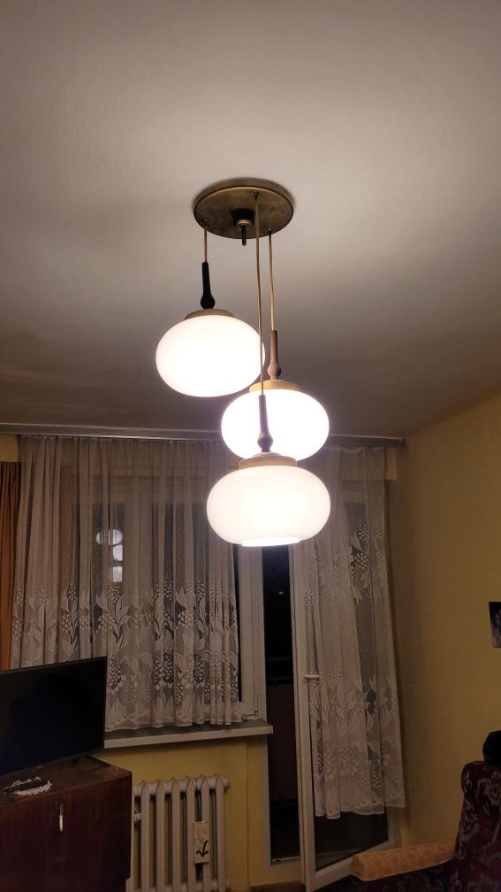 Lampa wisząca PRL 3 białe kule i złoto