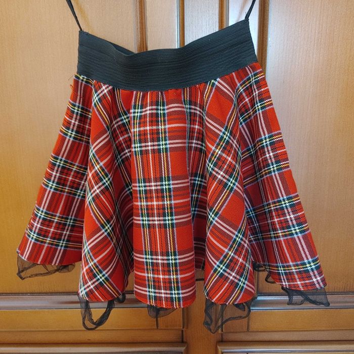 czerwona spódniczka w kratkę