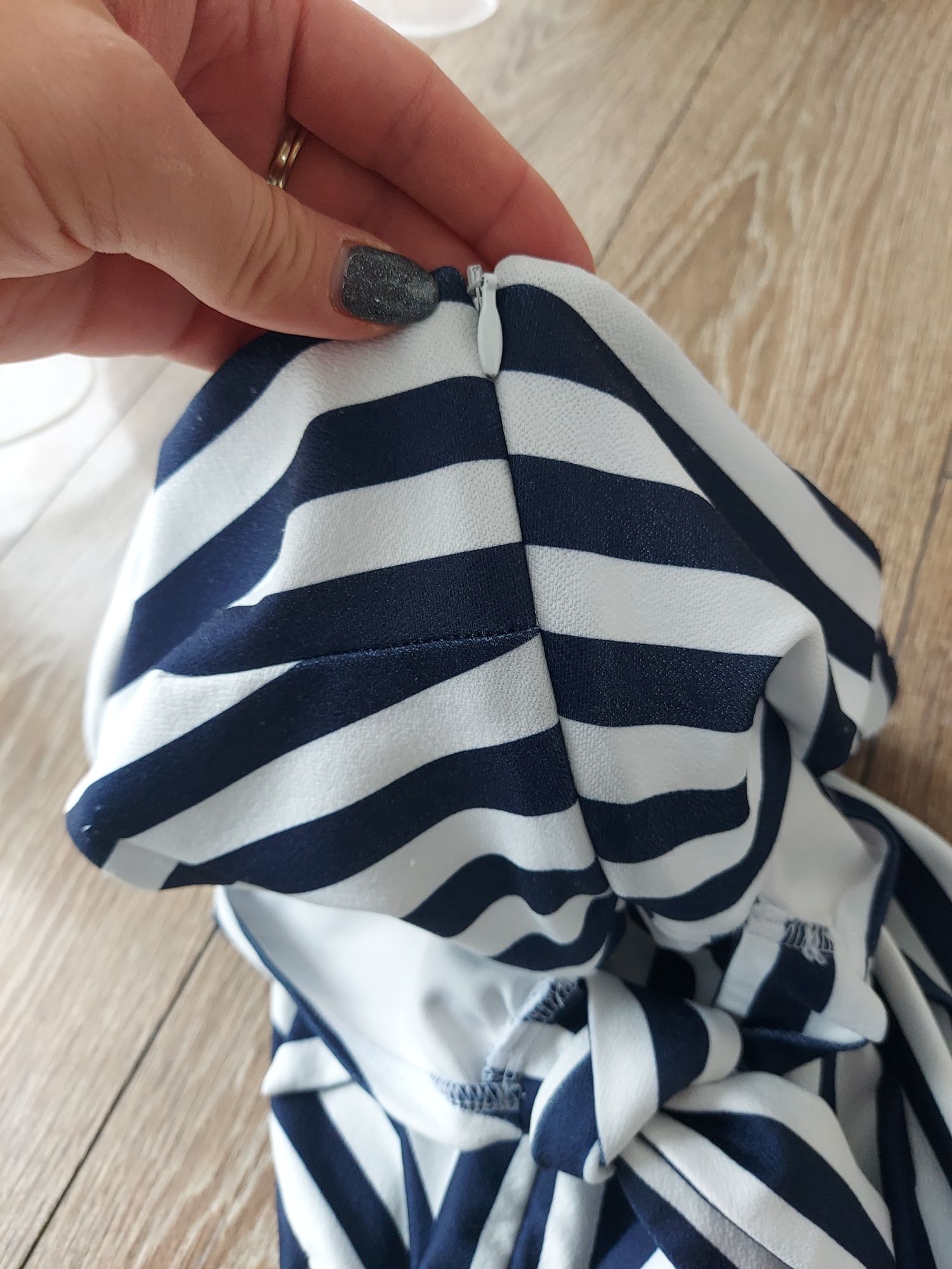 Sukienka Mohito XS na jedno ramię w paski Piękna wakacyjną super krój