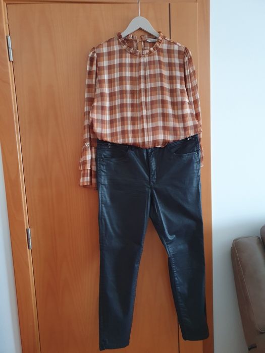 Blusa Silvina Campos e calça ecopele Salsa