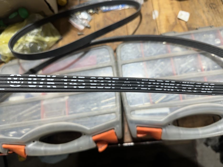 Задні амортизатори passat б7 jeta Mk6 beetlе