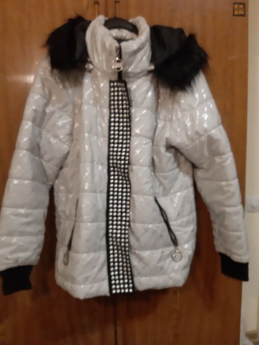 Продам женские куртки,пальто осень,зима