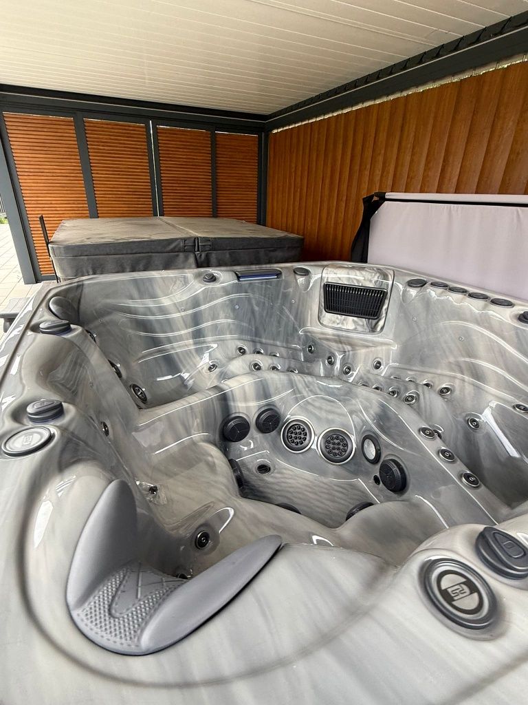 Wystawowa wanna jacuzzi  Barcelona nowy model