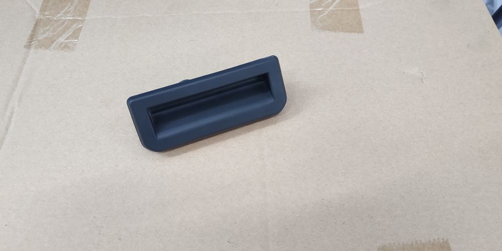 Ручка замка крышки багажника VAG 6V0827566