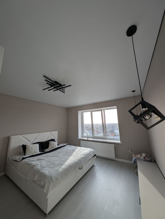 Натяжні стелі під ключ, світлові лінії, парящі потолки Вінниця Дзвони!