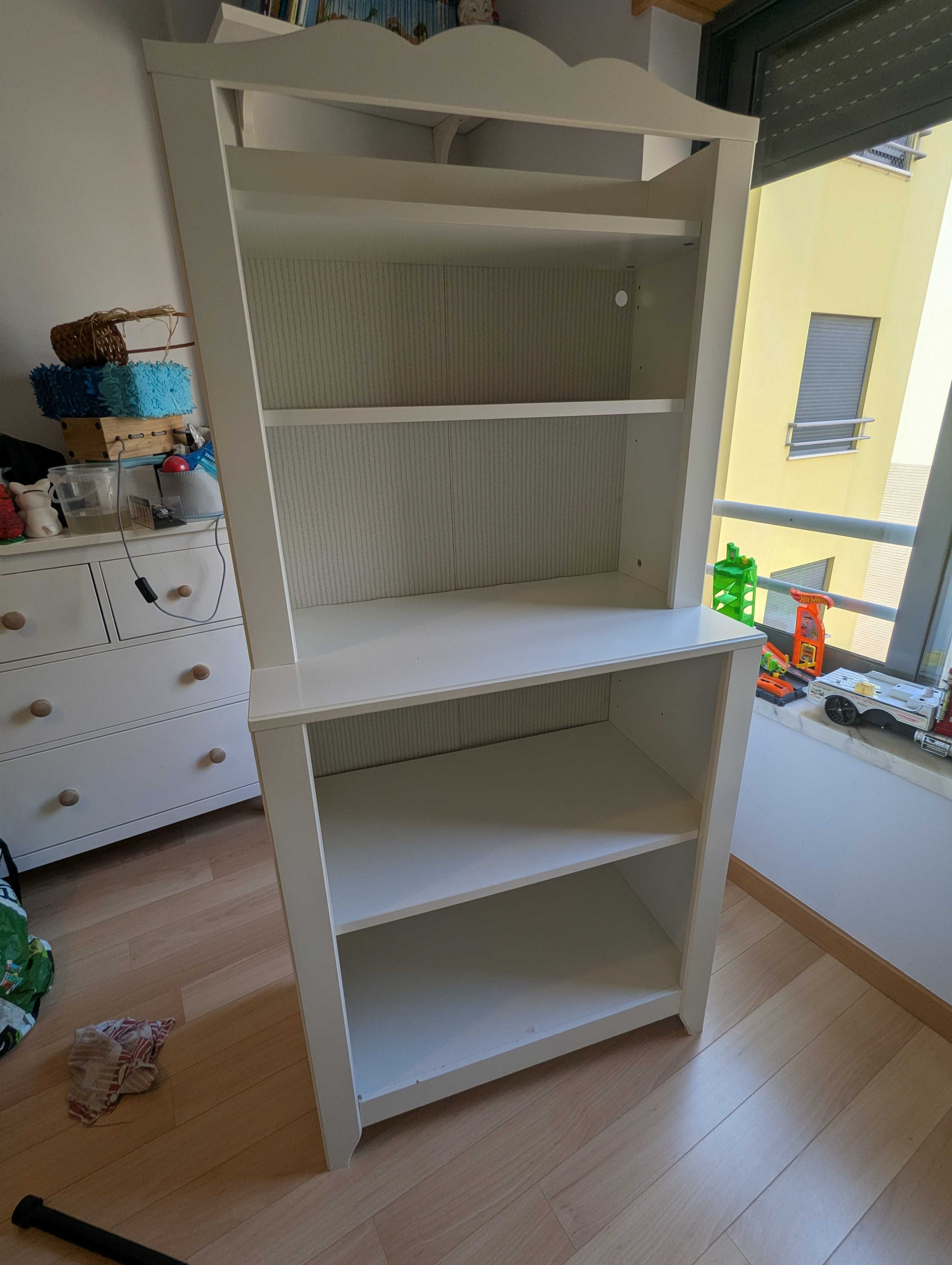 Estante IKEA branca