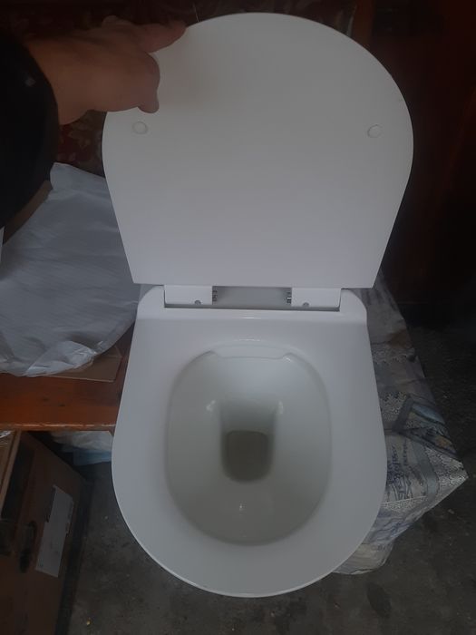 Унітаз підвісний Imprese  з кришкою