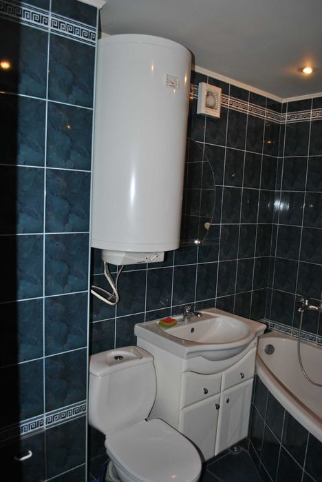 Однокімнатна центр  Небесноі Сотні  8000 + КП