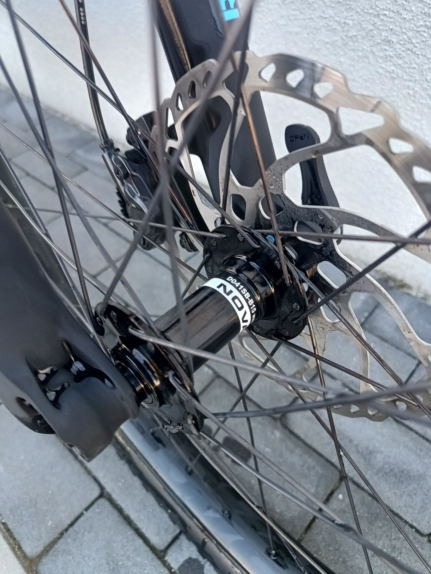 Focus Jam 2 Carbon 27.5 Plus Novatec Fox Deore XT