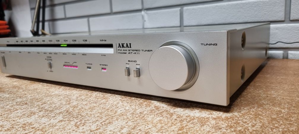 Tuner radiowy AKAI AT-K11. Stereo